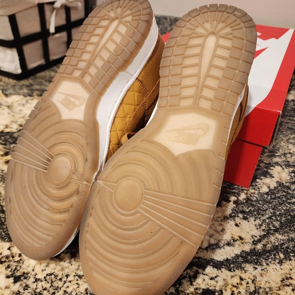 Nike Wheat/Gum Quilted Dunk Lows - Picture 6 of 7